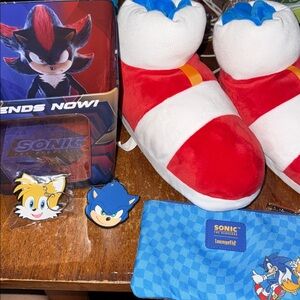 Sonic and Tails Keychains with Shadow Figure Popcorn Container, slippers &Wallet